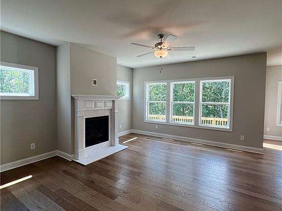 4th image of 336 Lakeside Ct