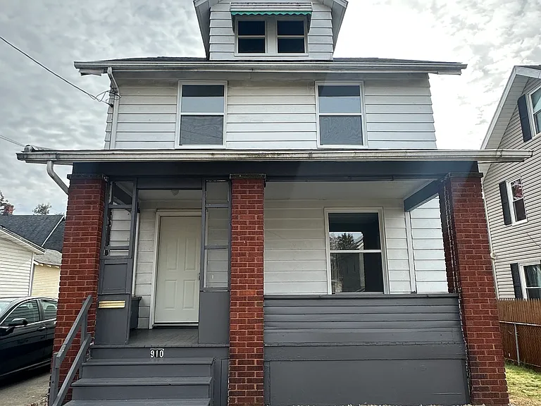 910 Velvet Pl NW — Photo 1