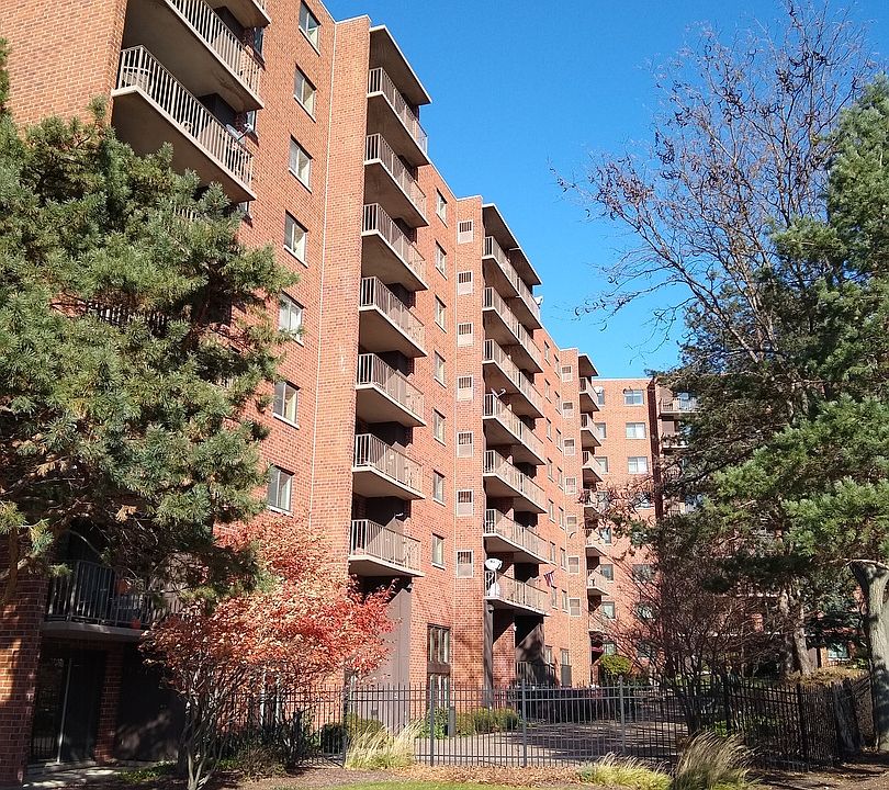 1st image of 1 Bloomingdale Pl APT 307
