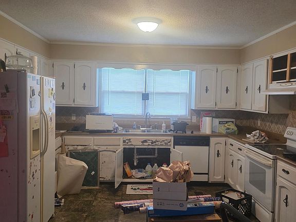 2nd image of 120 Country Club Dr