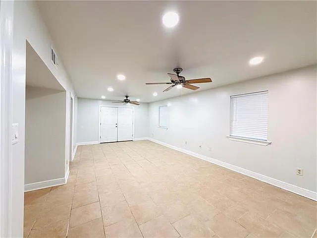 3 bed, 2.0 bath, 1300 sqft, $2,000 — Photo 4