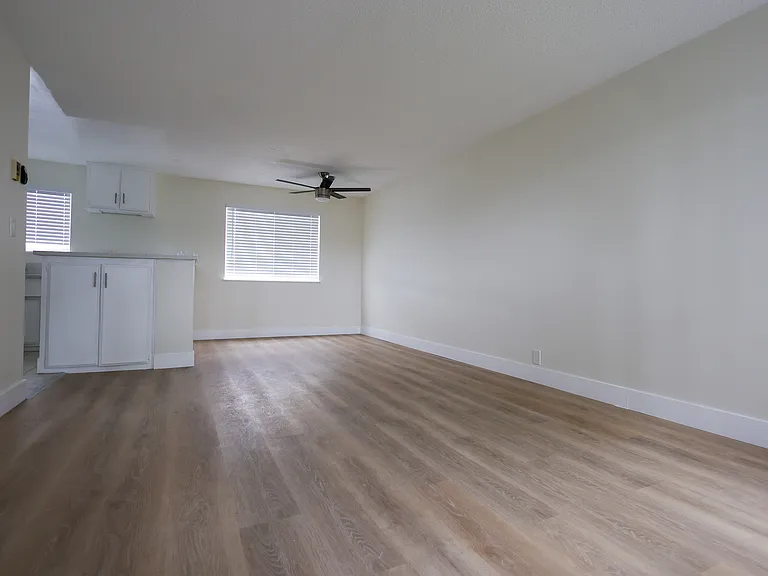 Oceanaire Villa Apartments — Photo 2