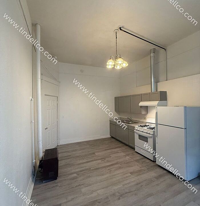 2nd image of 8941 N Lombard St #5