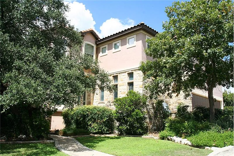 6 bed, 5.5 bath, 5093 sqft, $8,950 — Photo 3