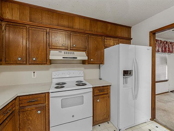 5th image of 2627 NW Cedric Cir