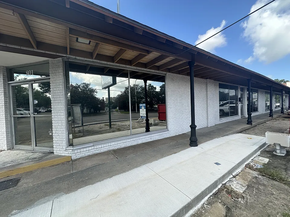803 W University Ave
