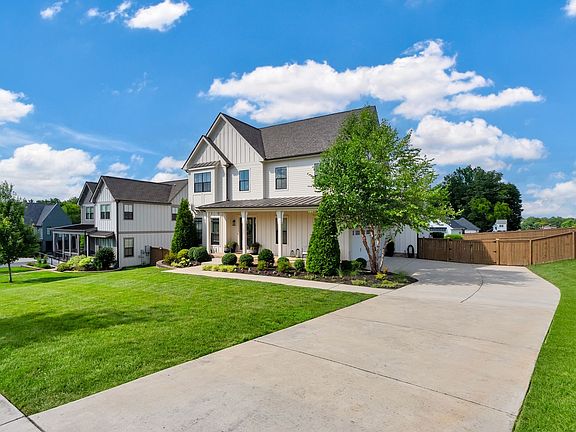 3rd image of 1007 Cabell Dr
