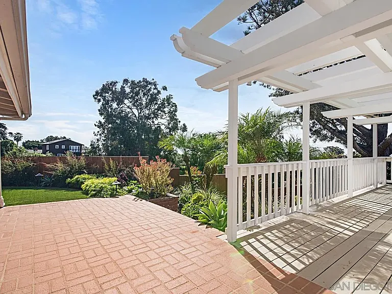 573 Amphitheatre Dr — Photo 42
