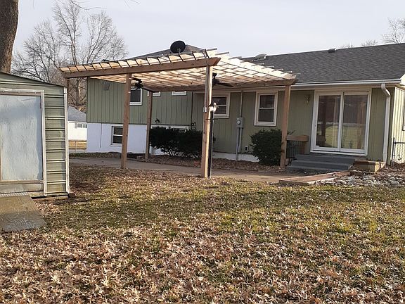 3rd image of 801 N Dakota Dr