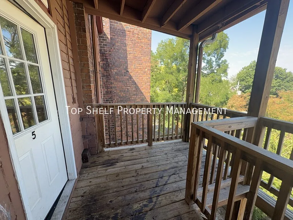 2 bed, 1000 sqft, $995 — Photo 1