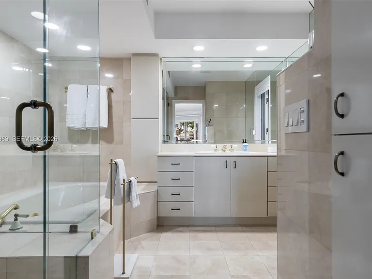 950 S Southlake Dr — Photo 14