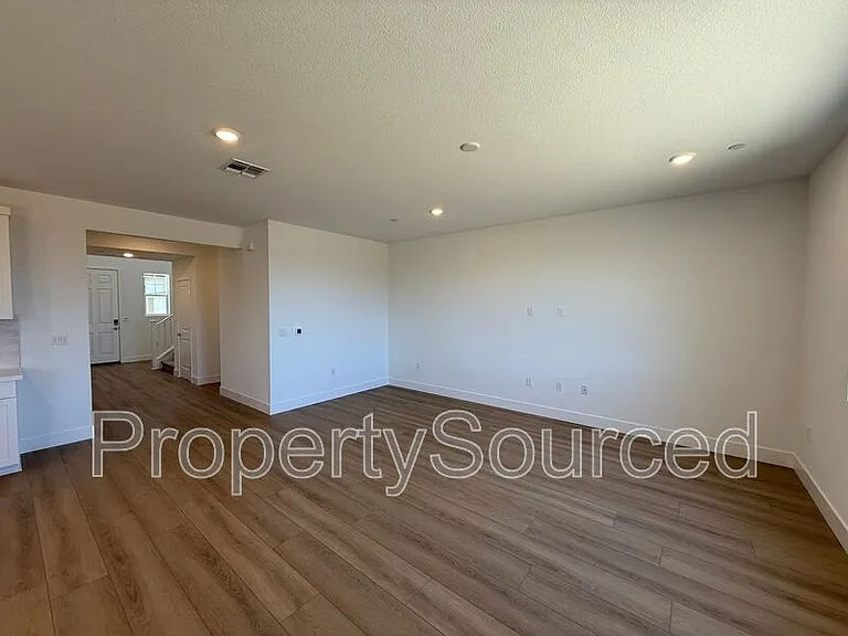 1336 N Martorella Ave — Photo 12