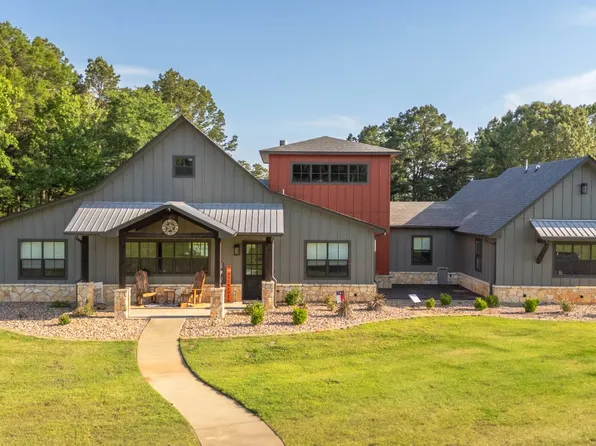 555 Hunt Dr, Gladewater, TX 75647