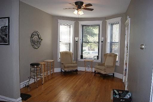 2nd image of 1524 W Byron St #1