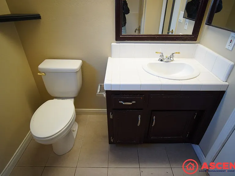 5305 Pine Grove Ct — Photo 10