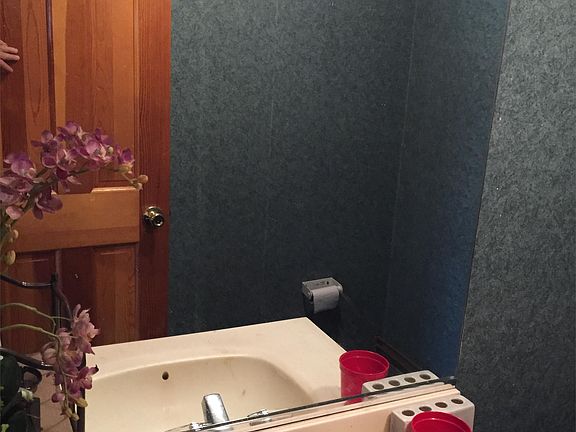4th image of 127 Duer Ave