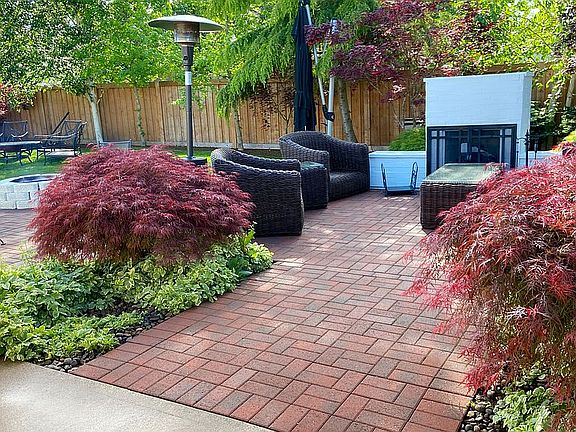 Outdoor fireplace