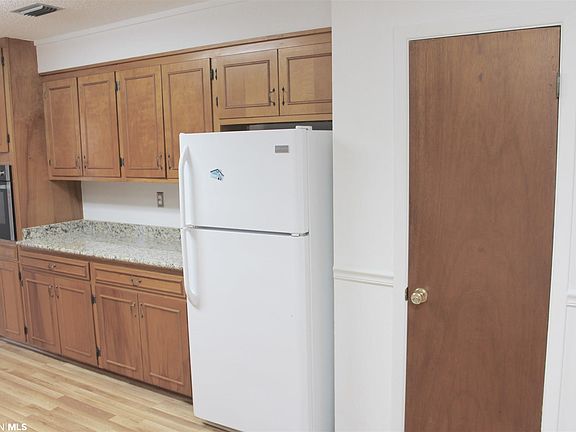 5th image of 405 Pennington Cir