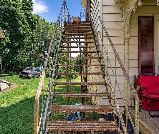 2nd image of 306 N East St