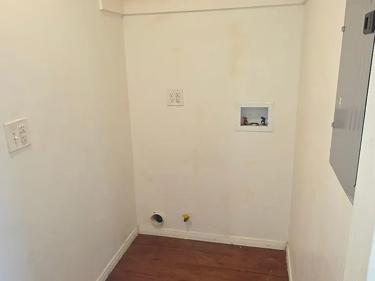 1122 W 93rd St #A — Photo 4