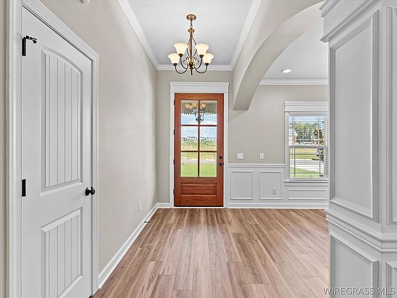 2nd image of 402 Bella Dr