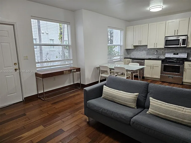 622 15th St #4 — Photo 3