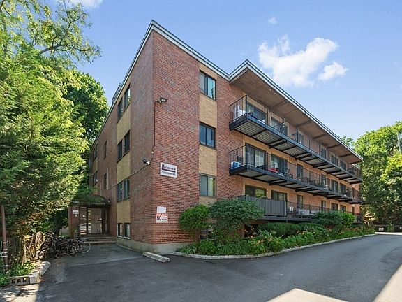 2nd image of 10 Linda Ln APT 4-2