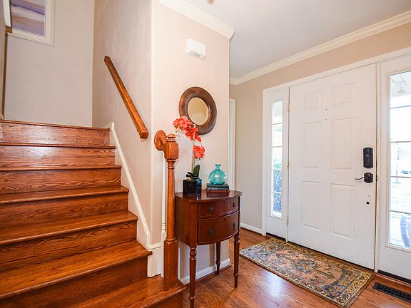 3rd image of 6116 Gaugin Cir