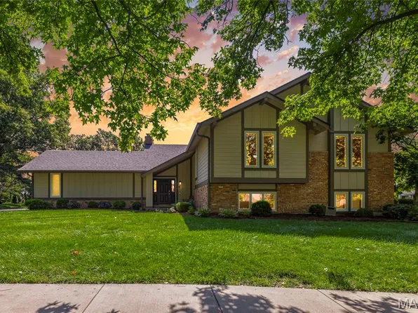 1858 Oxborough Ct, Chesterfield, MO 63017