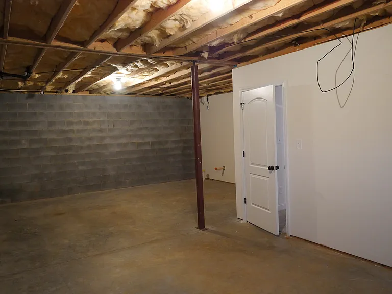 1515 Mayfair Dr — Photo 10