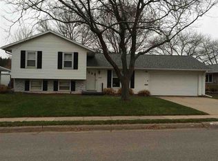 2685 Chaney Rd, Dubuque, IA 52001