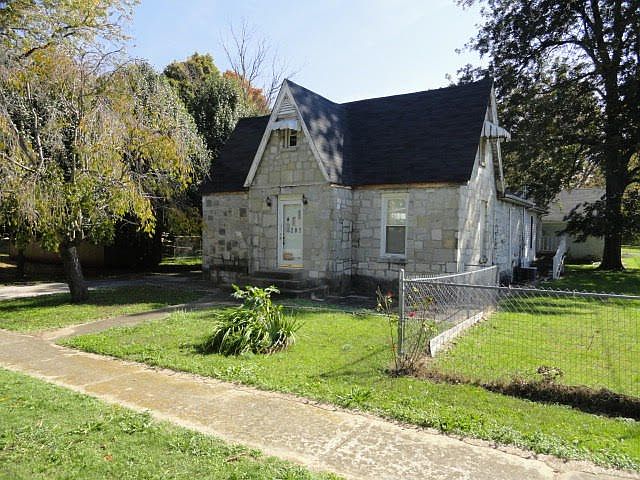 1st image of 203 S 2nd St