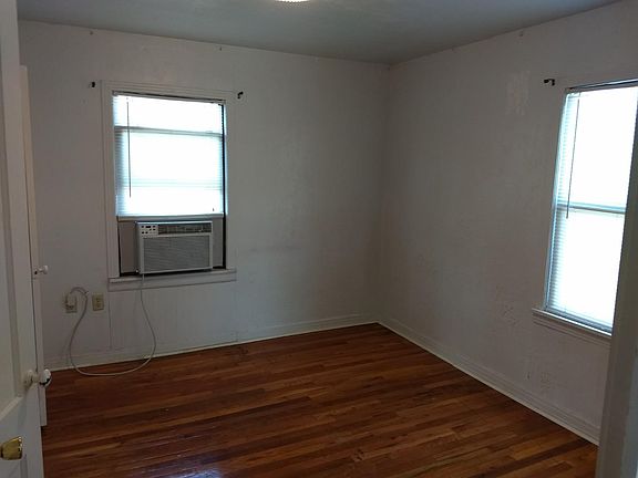 2nd image of 108 21st St Ste B