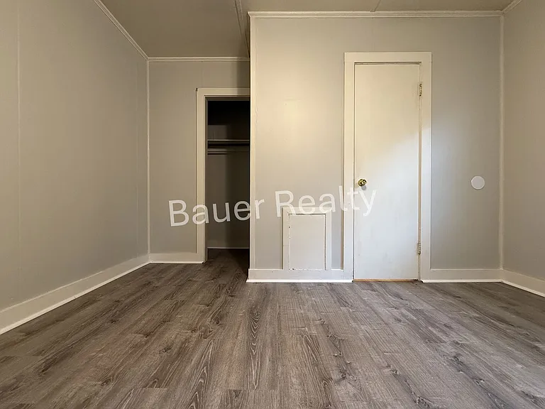 521-527 W 10th St — Photo 6