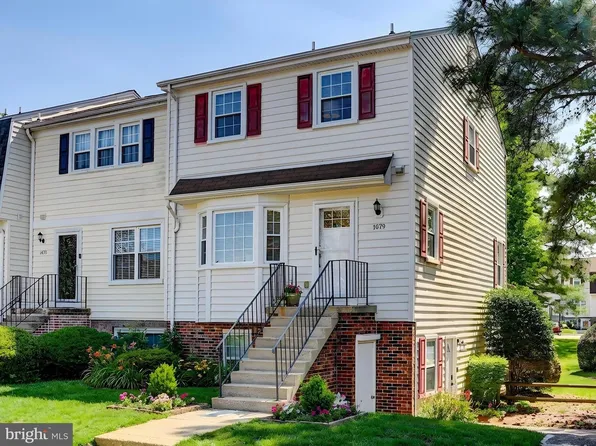 1679 Hart Ct, Crofton, MD 21114