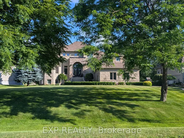 6715 Suncrest Dr, Ottawa, ON K4P 0B3