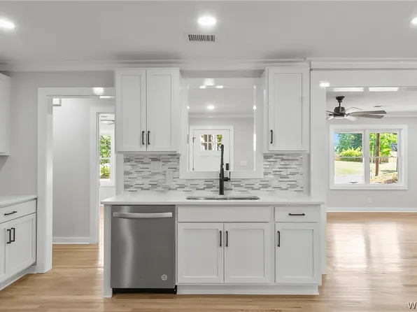 3904 Blackberry Ln, Northport, AL 35473