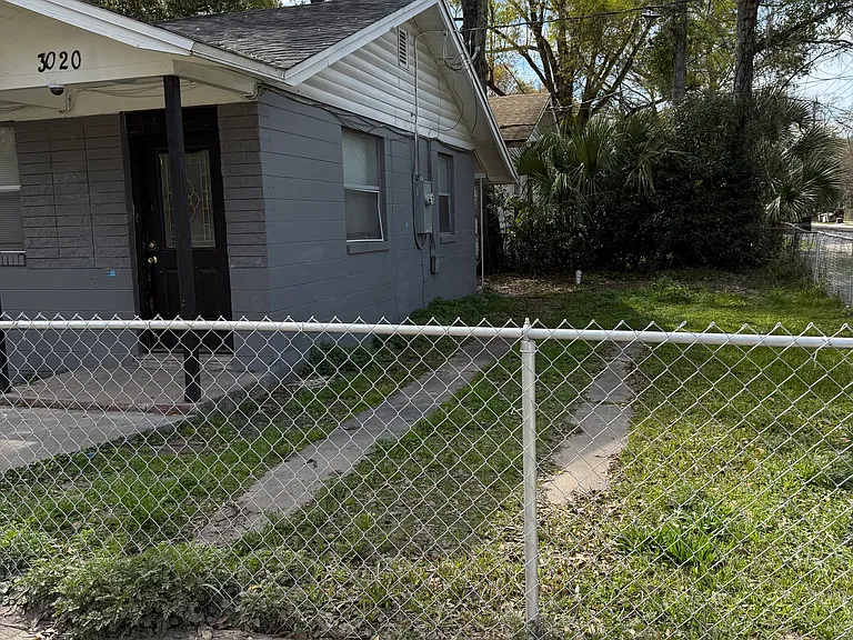 3020 Barnett St — Photo 2