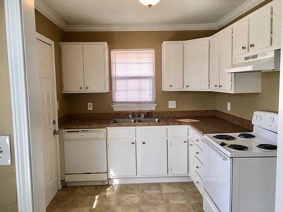 4th image of 5109 N Willow Ave