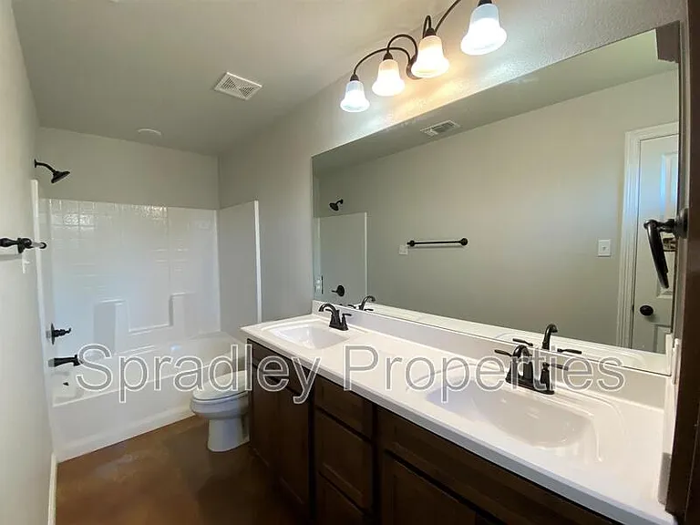 204 Juniper Dr #B — Photo 7
