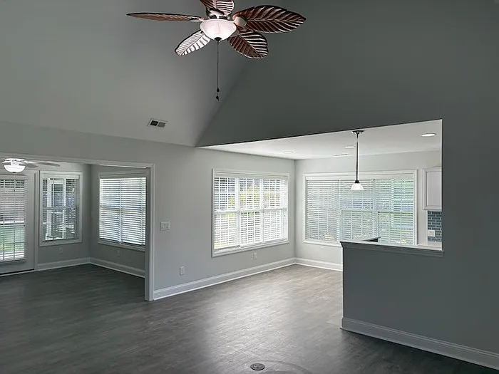 4 bed, 3.0 bath, 2565 sqft, $2,395 — Photo 4