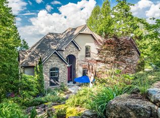 106 Tall Oak Ln, Flat Rock, NC 28731