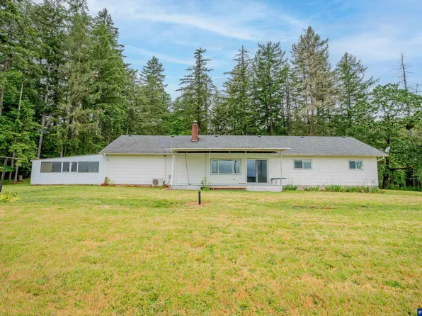 40025 Crestview Ln, Lebanon, OR 97355