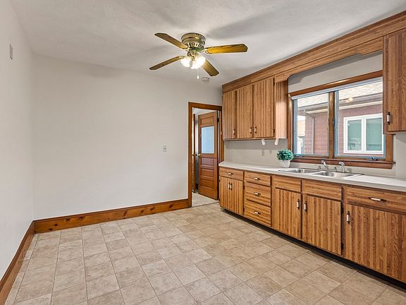 4th image of 35-37 Wright Ave #2