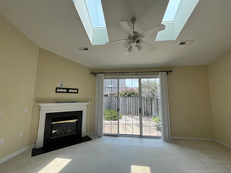 5006 Carleton Dr #113 — Photo 8