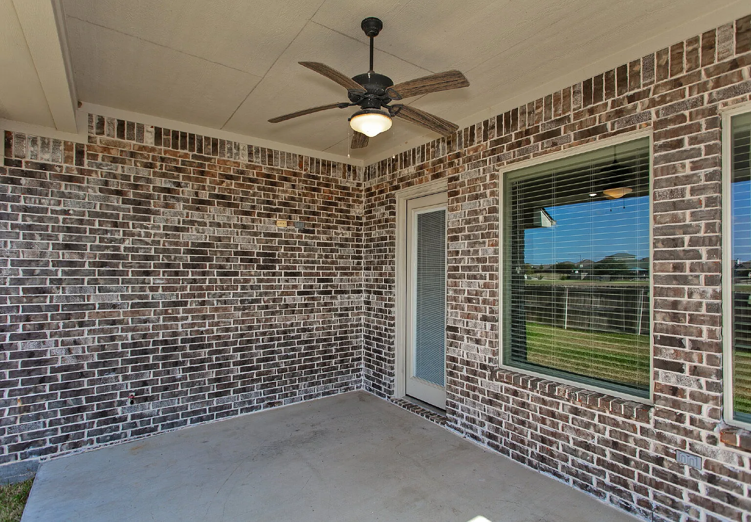 3 bed, 2.5 bath, 2112 sqft, $2,800 — Photo 4