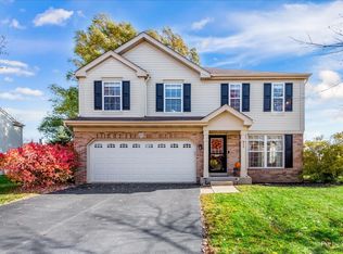 952 Honeysuckle Ln, Aurora, IL 60506