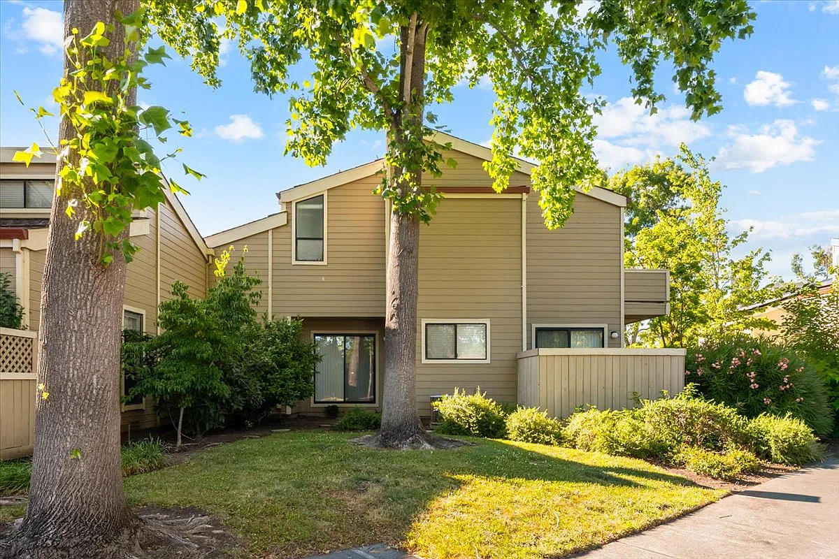 2 bed, 2.5 bath, 1686 sqft, $3,495 — Photo 3