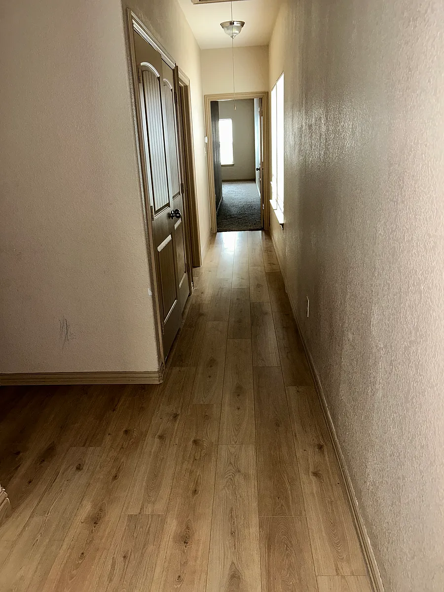 Upstairs hallway - 1537 Cozy Dr