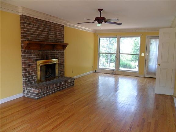 2nd image of 842 Fawnhill Dr